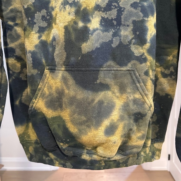 Gildan Custom Designed/Handcrafted Tie-Dye Hoody w/ Kangaroo Pocket - Size M. - Picture 6 of 11